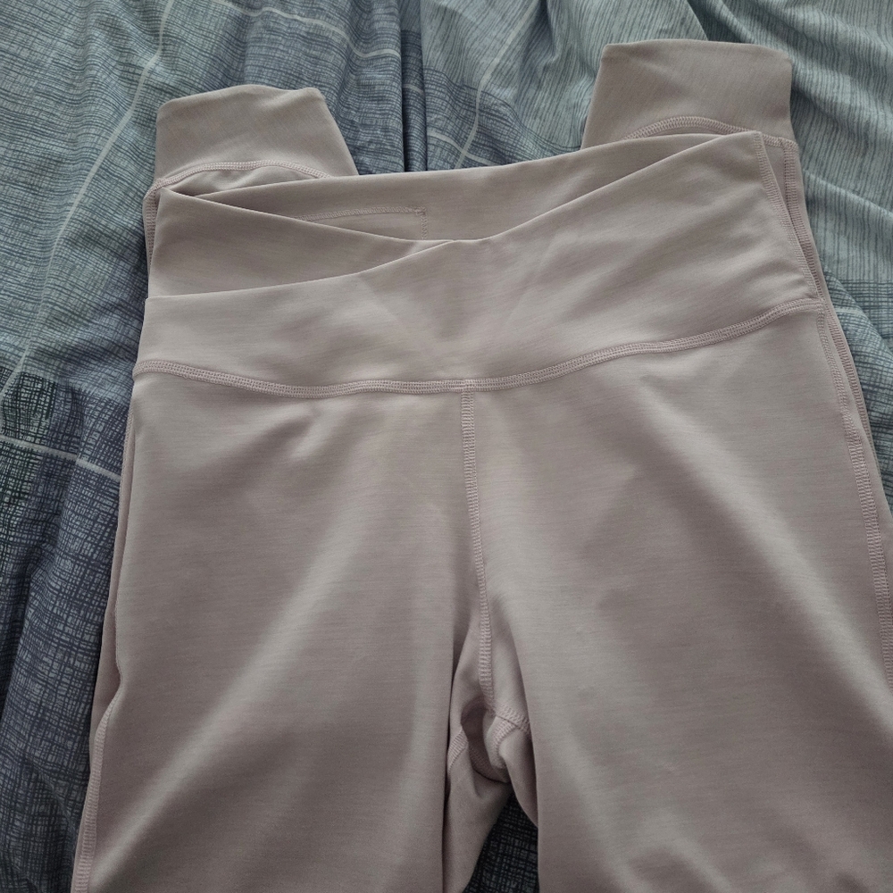 NIKE ight Pink High-Waisted Leggings